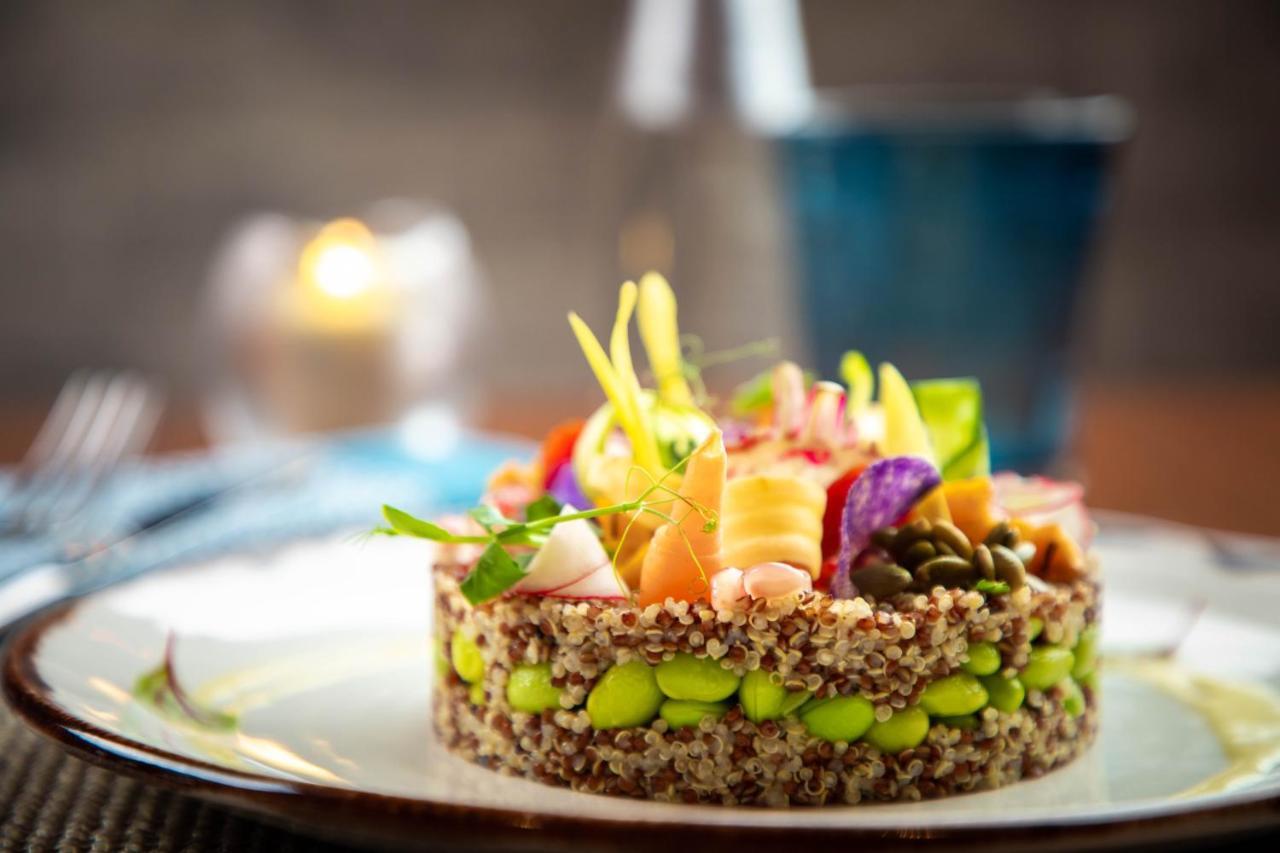 Pullman Dubai Jumeirah Lakes Towers Exteriér fotografie Quinoa salad