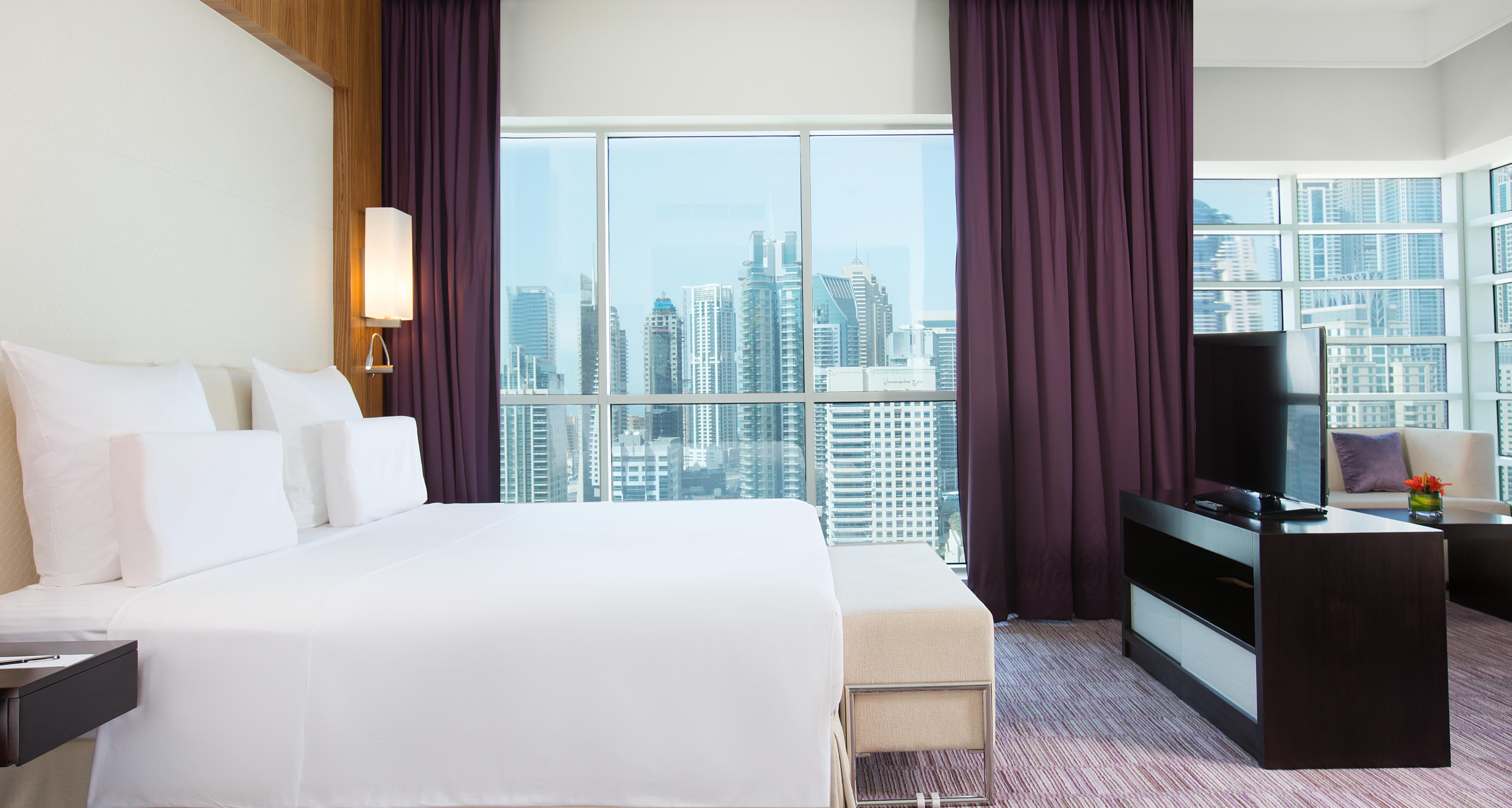 Pullman Dubai Jumeirah Lakes Towers Exteriér fotografie A bedroom at the hotel