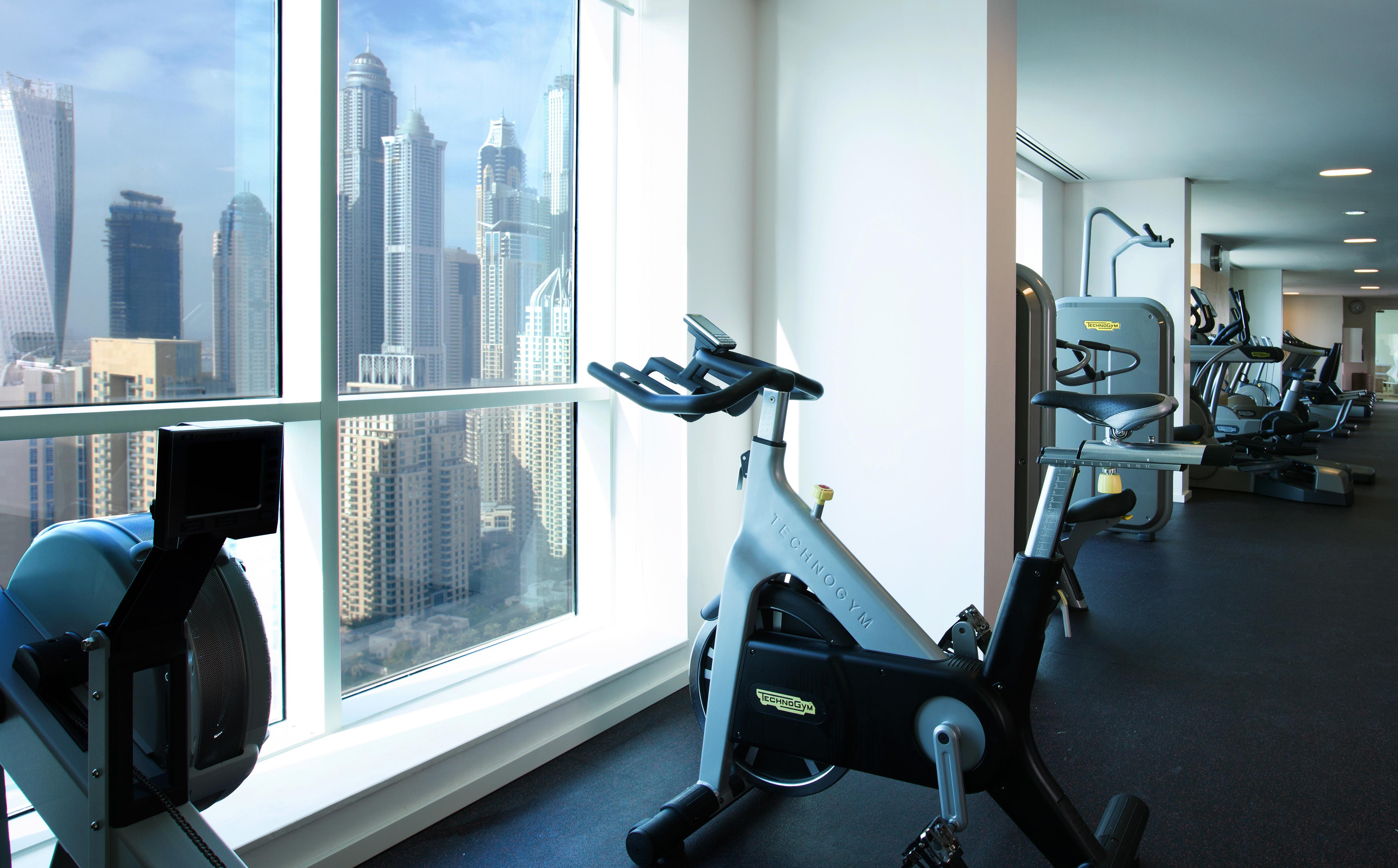 Pullman Dubai Jumeirah Lakes Towers Exteriér fotografie The gym at the Address Downtown Hotel