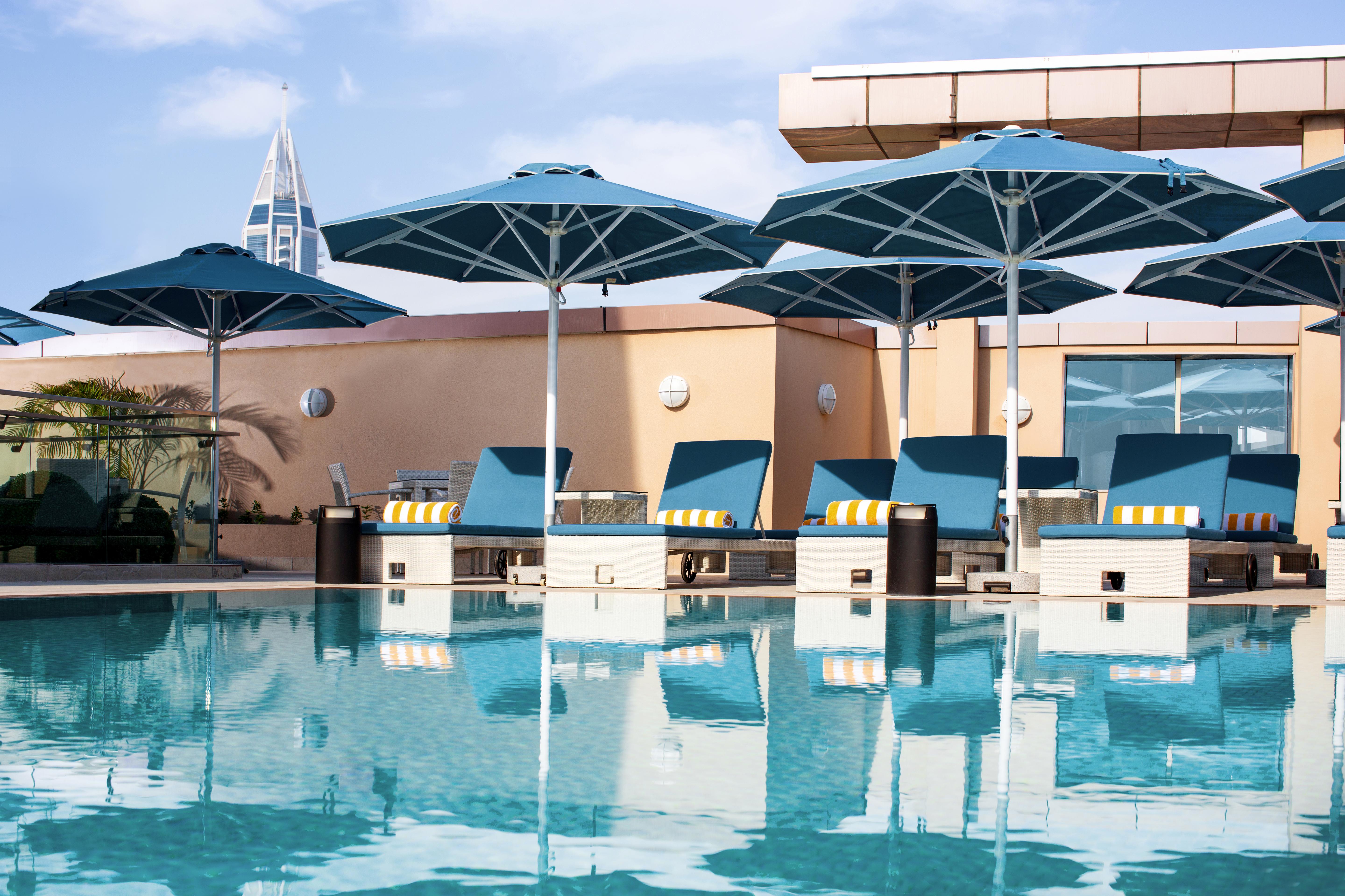 Pullman Dubai Jumeirah Lakes Towers Exteriér fotografie The pool at the Westin Dubai