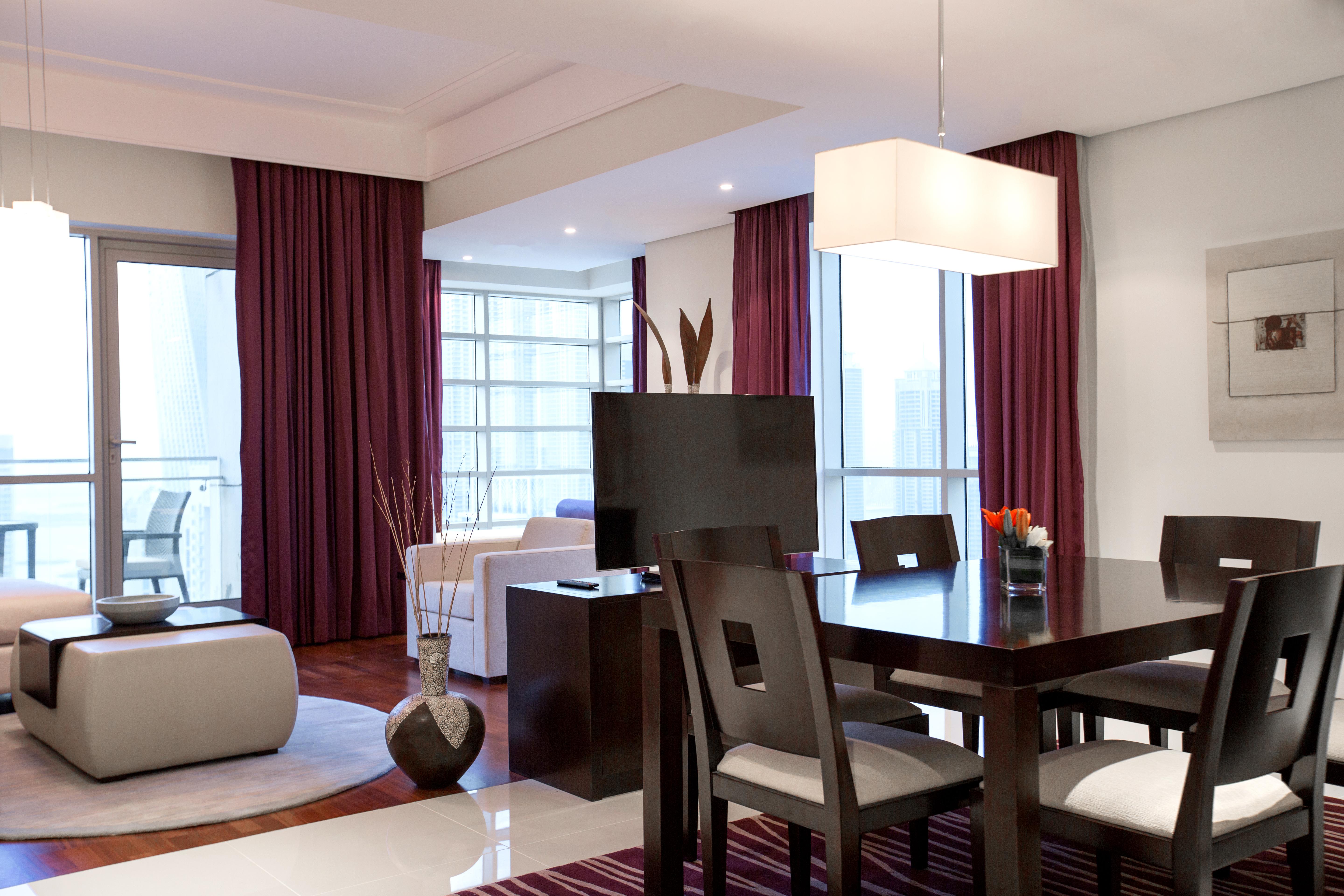 Pullman Dubai Jumeirah Lakes Towers Exteriér fotografie A suite at the hotel