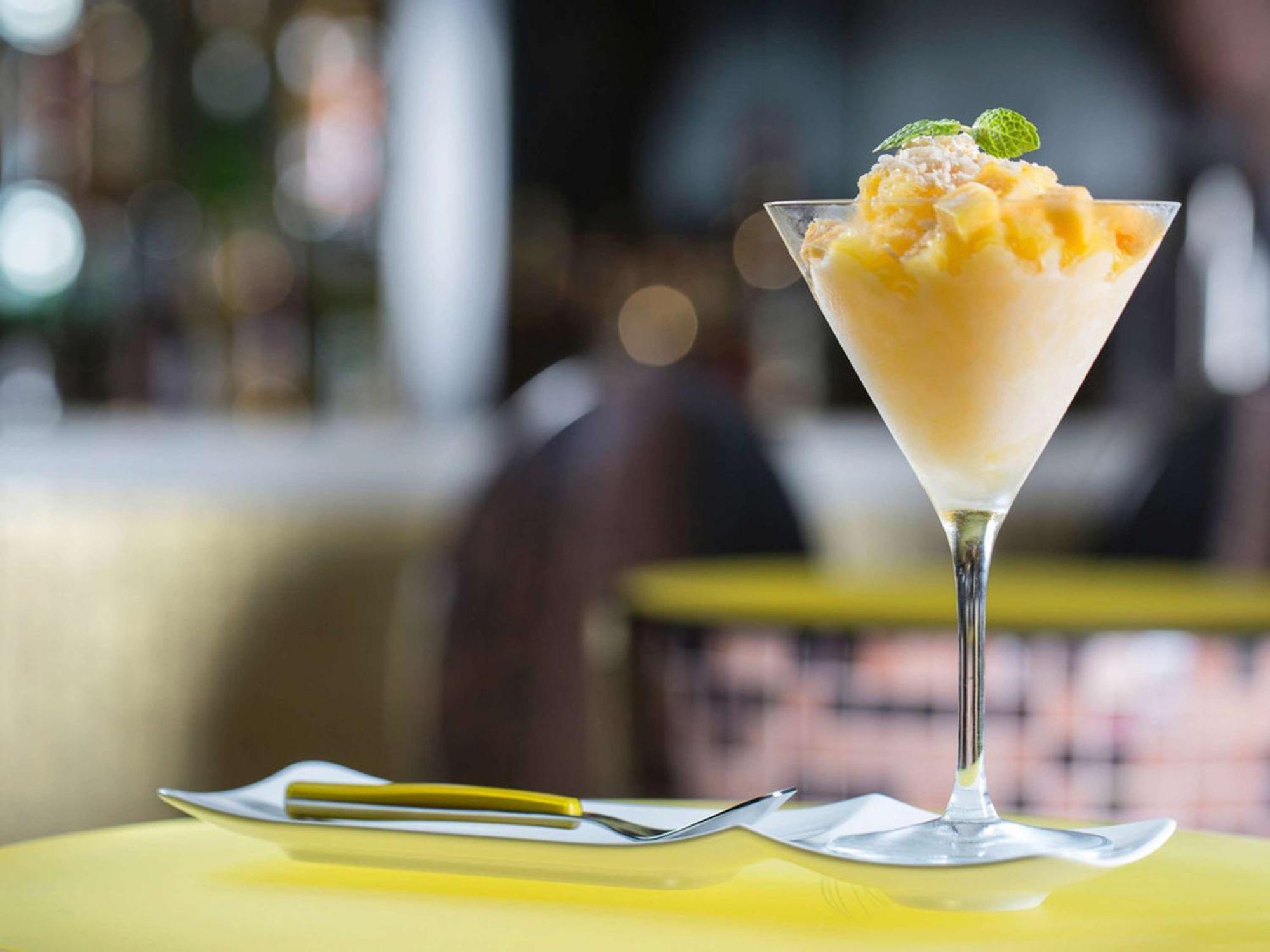 Pullman Dubai Jumeirah Lakes Towers Exteriér fotografie A mango lassi