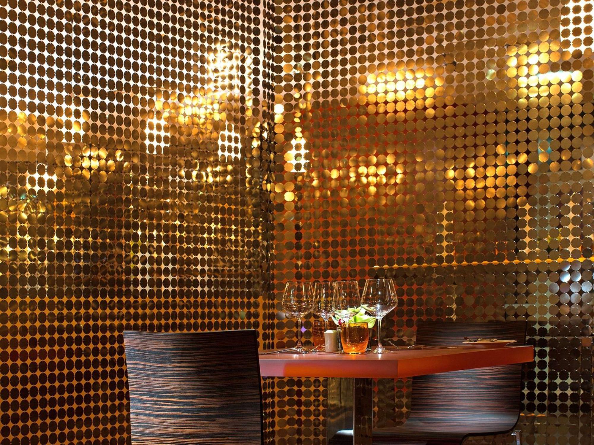 Pullman Dubai Jumeirah Lakes Towers Exteriér fotografie The interior of the nightclub